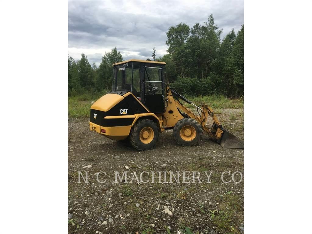 CAT 902 Naudoti ratiniai krautuvai