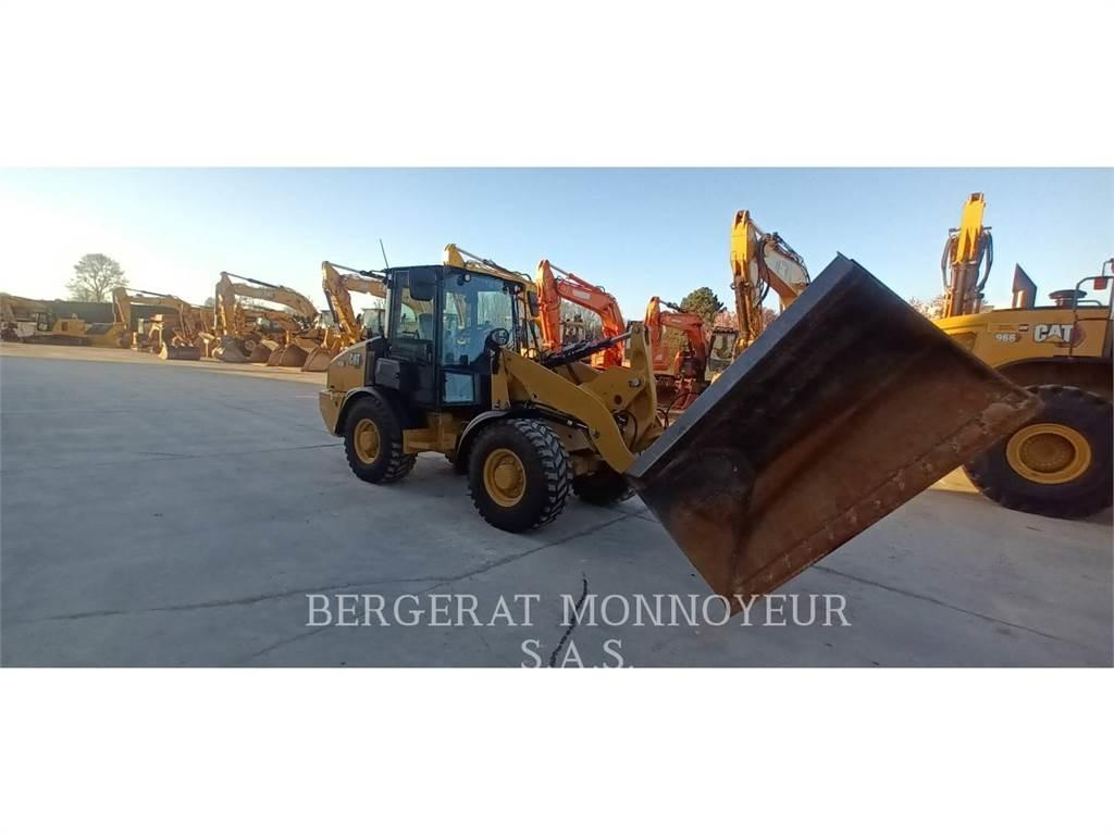 CAT 906 Naudoti ratiniai krautuvai