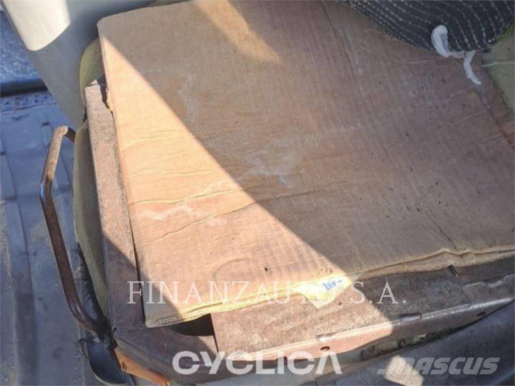 CAT 906H Naudoti ratiniai krautuvai