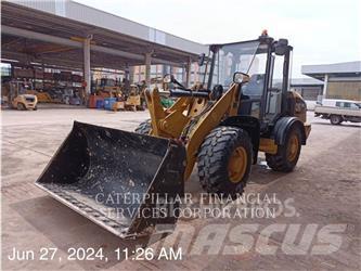 CAT 906K Naudoti ratiniai krautuvai