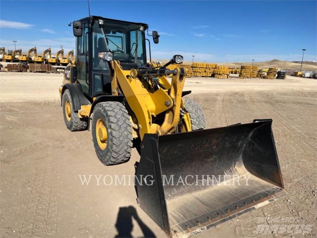 CAT 906M Naudoti ratiniai krautuvai