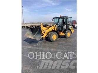 CAT 906M Mini krautuvai