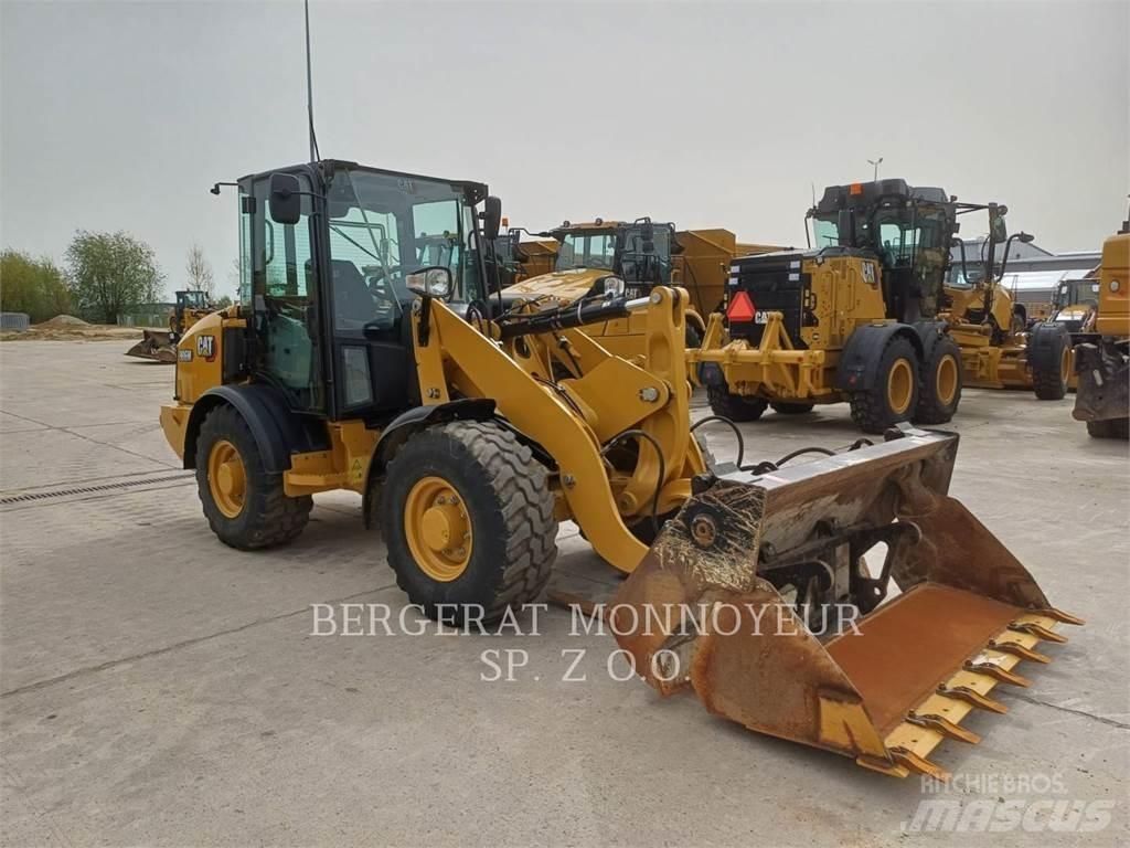 CAT 906M Naudoti ratiniai krautuvai
