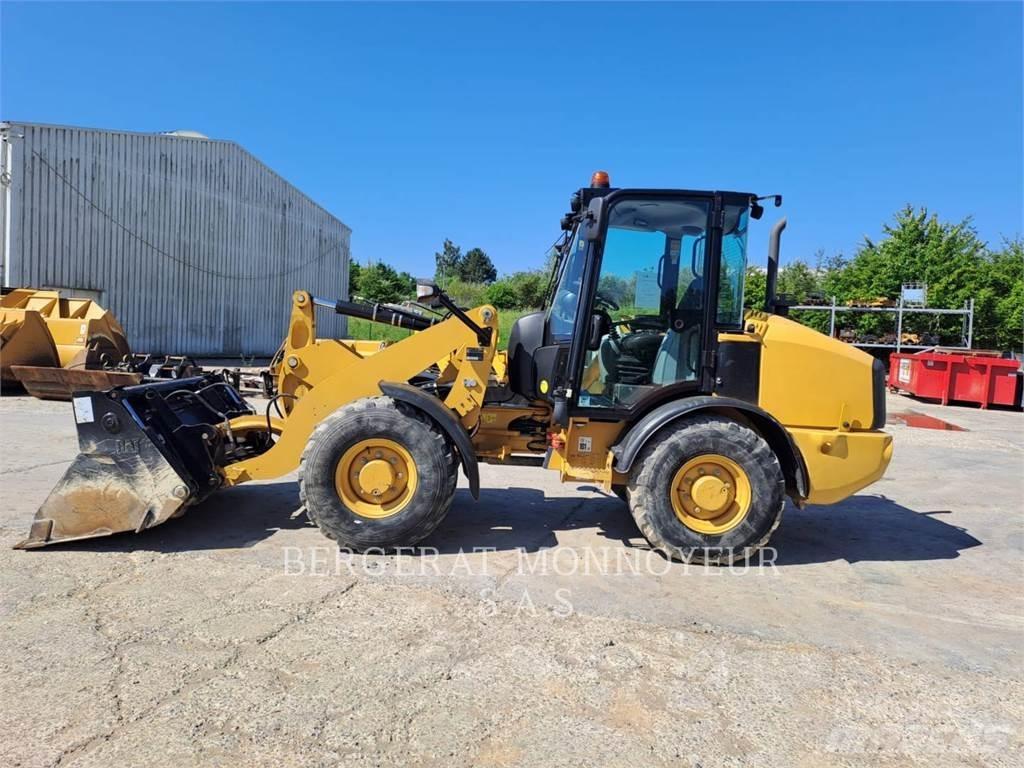 CAT 906M Naudoti ratiniai krautuvai