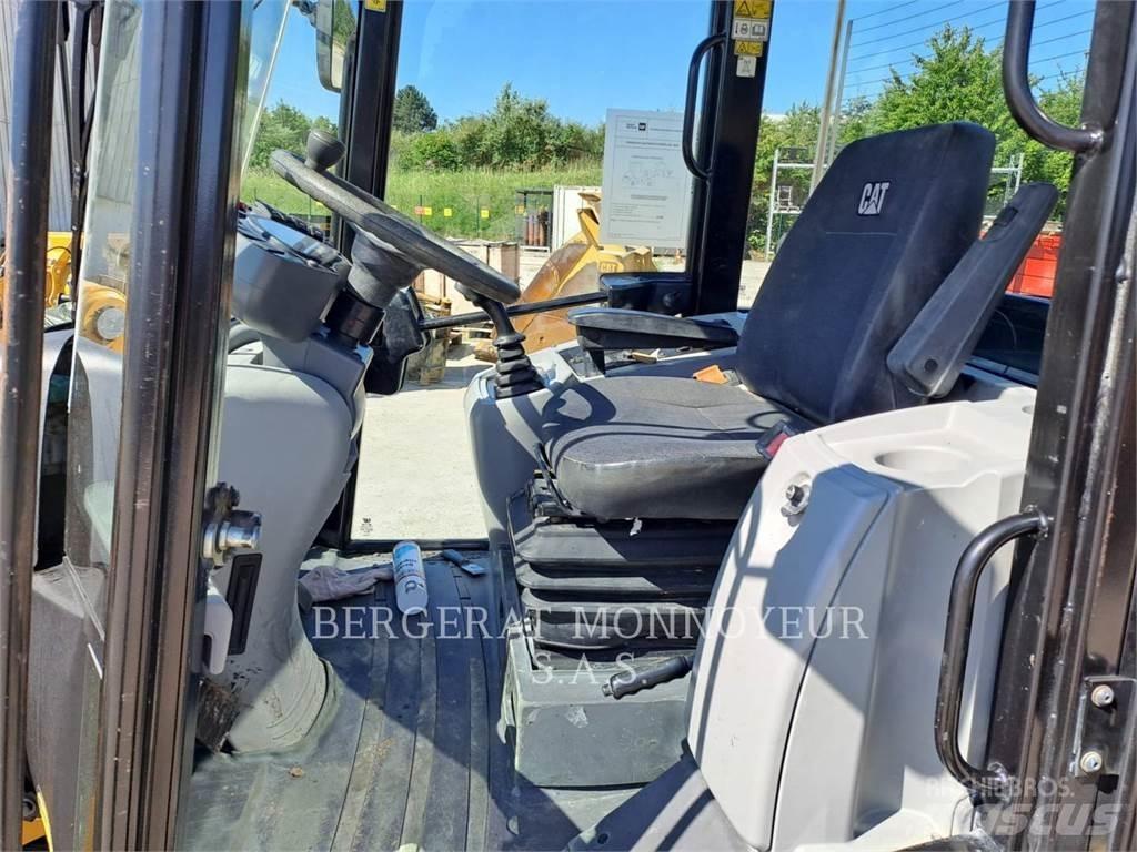 CAT 906M Naudoti ratiniai krautuvai