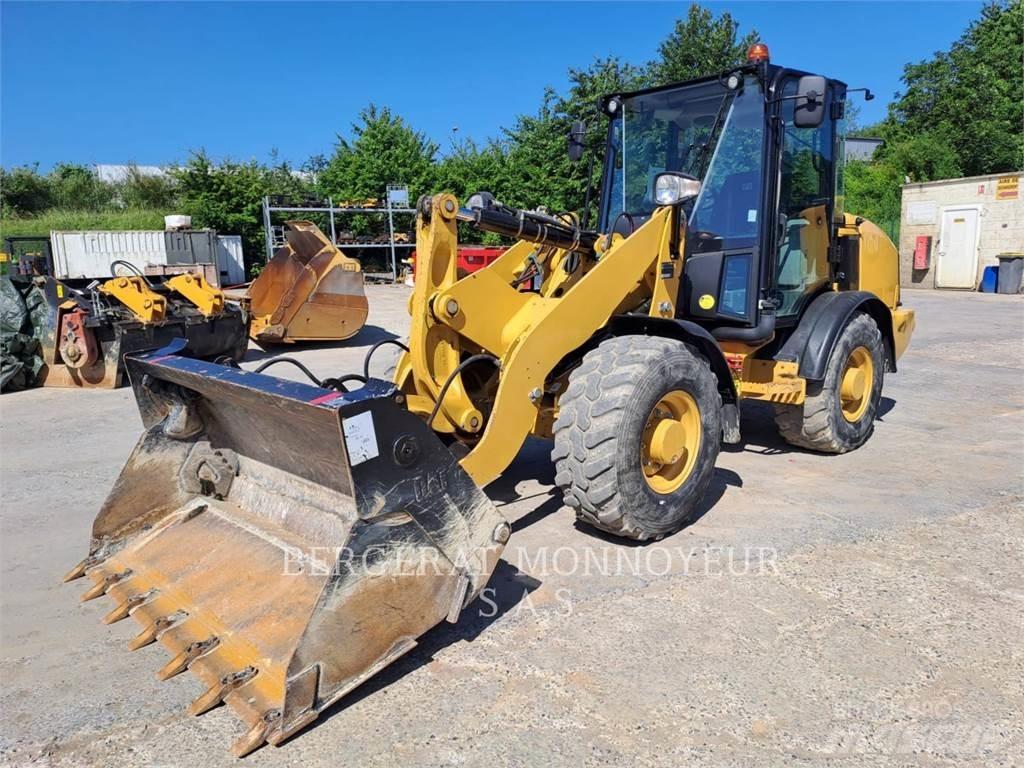 CAT 906M Naudoti ratiniai krautuvai