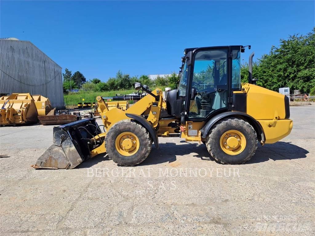 CAT 906M Naudoti ratiniai krautuvai