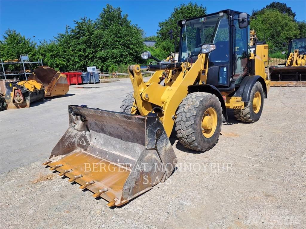 CAT 906M Naudoti ratiniai krautuvai