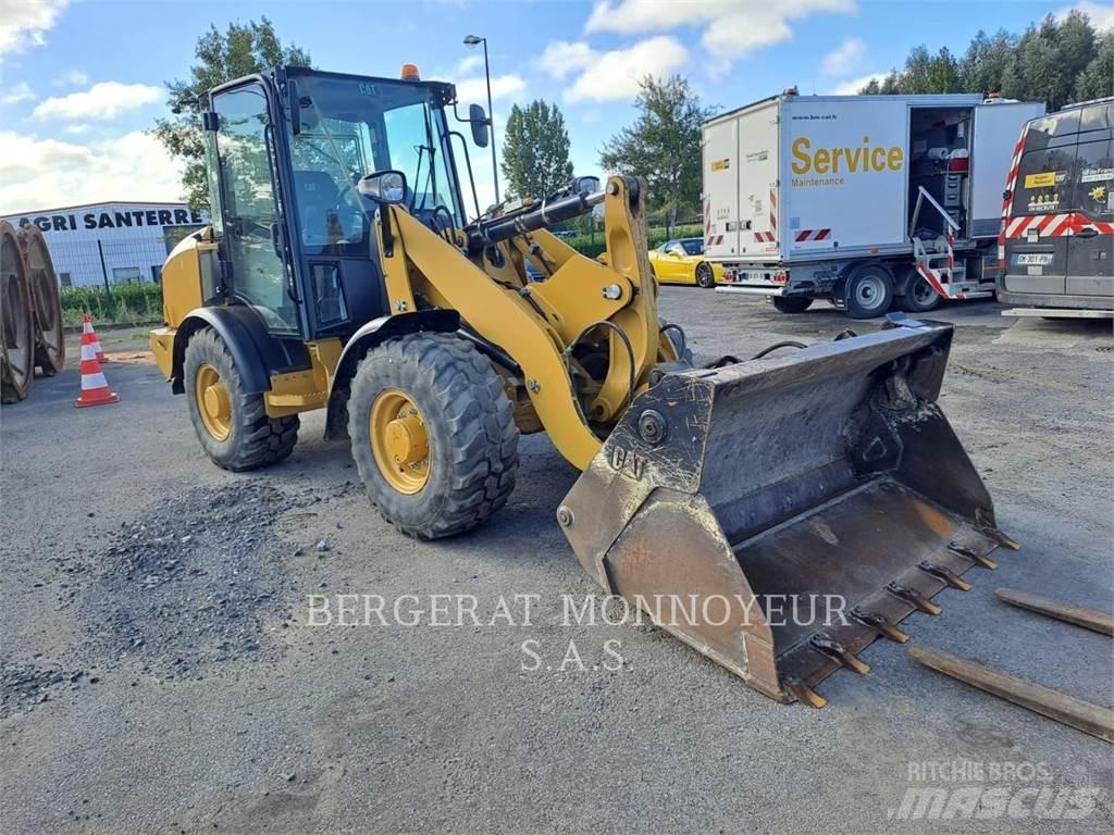 CAT 906M Naudoti ratiniai krautuvai