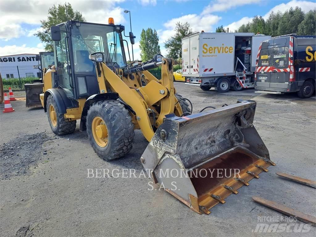 CAT 906M Naudoti ratiniai krautuvai