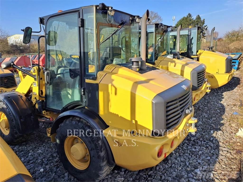 CAT 906M Naudoti ratiniai krautuvai
