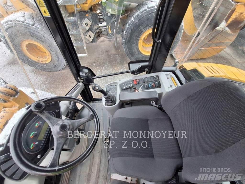 CAT 906M Naudoti ratiniai krautuvai