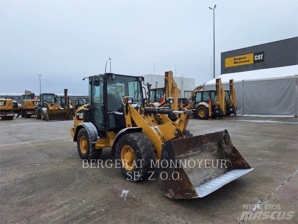 CAT 906M Naudoti ratiniai krautuvai