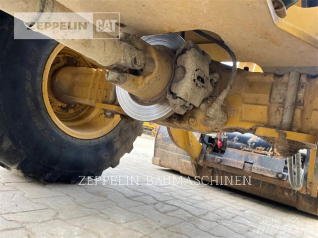 CAT 906M Naudoti ratiniai krautuvai