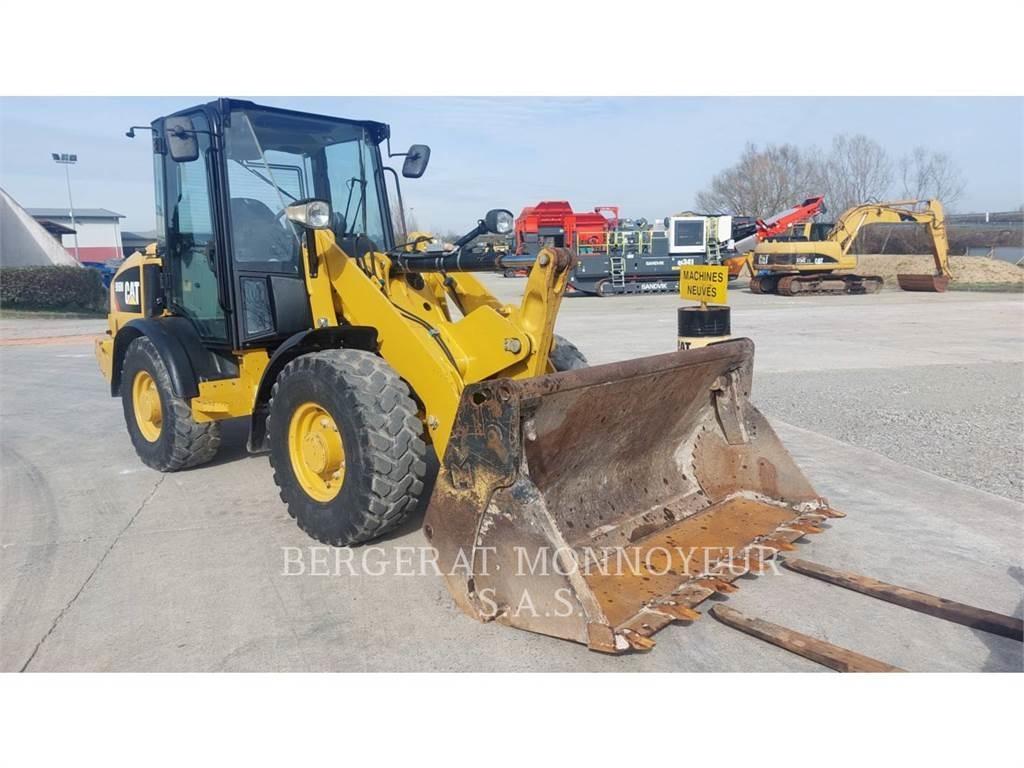 CAT 906M Naudoti ratiniai krautuvai