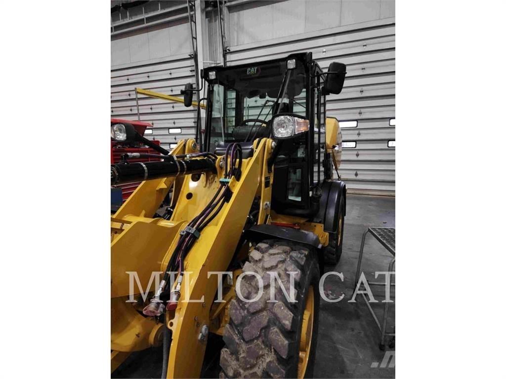 CAT 906M Naudoti ratiniai krautuvai