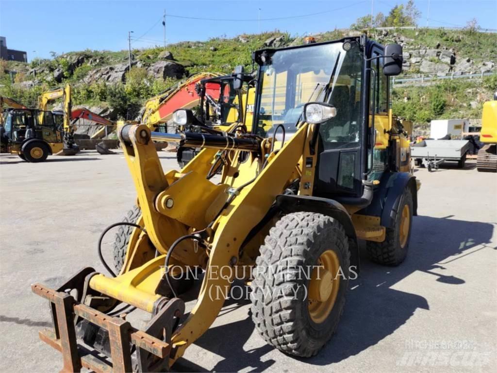 CAT 906M Naudoti ratiniai krautuvai