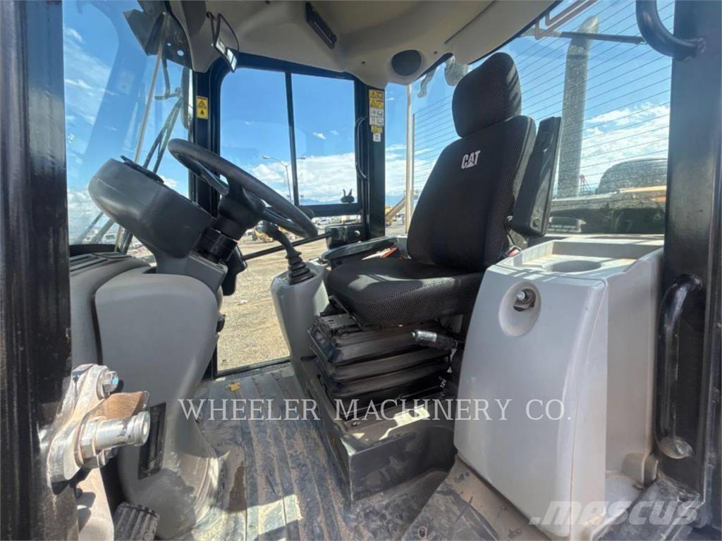CAT 906M Naudoti ratiniai krautuvai