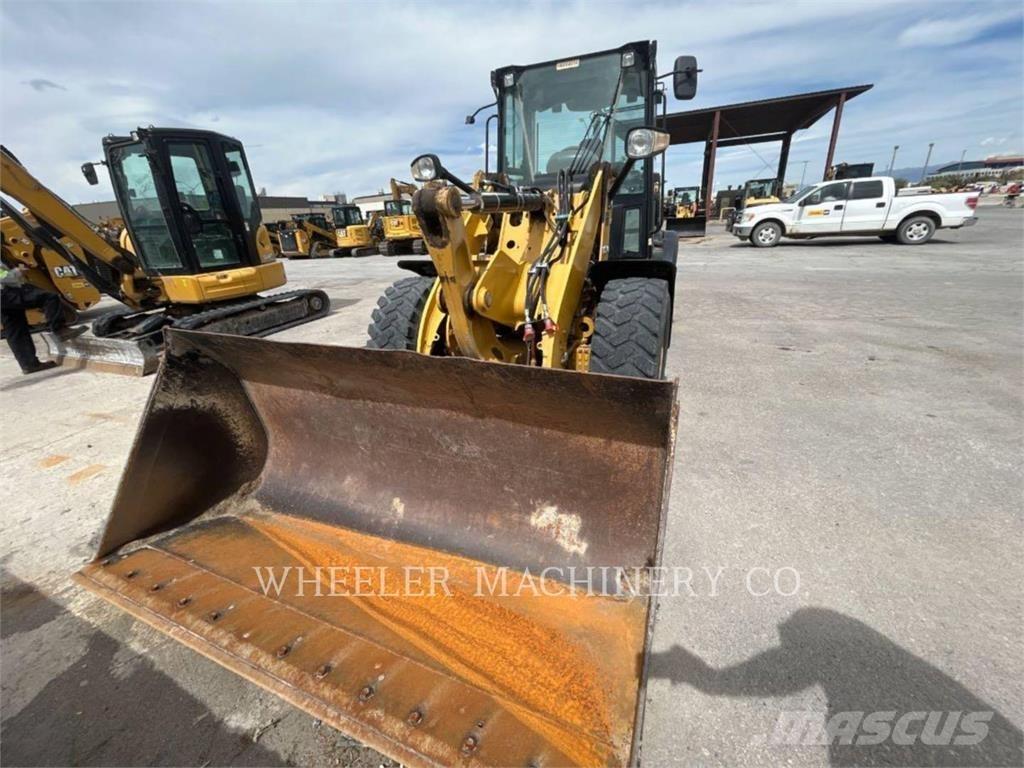 CAT 906M Naudoti ratiniai krautuvai