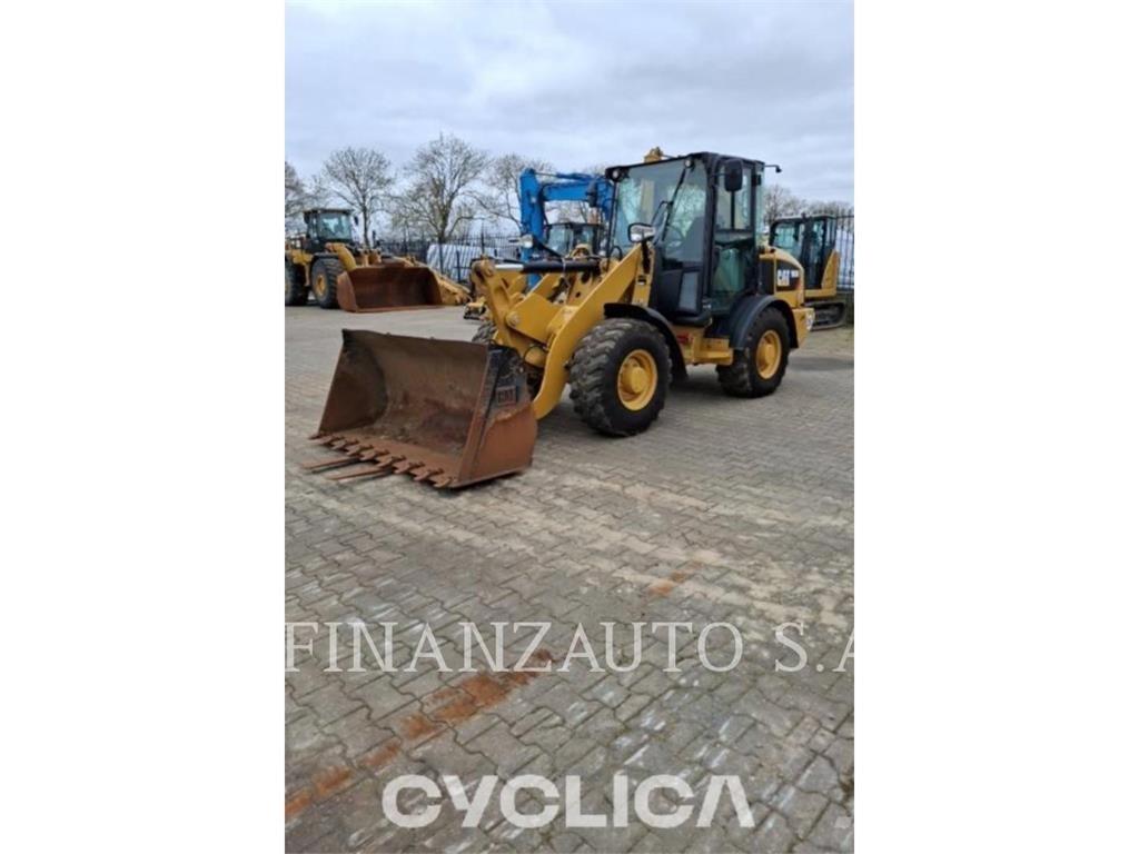 CAT 906M Naudoti ratiniai krautuvai