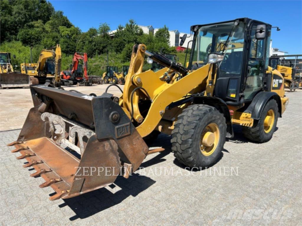 CAT 906M Naudoti ratiniai krautuvai