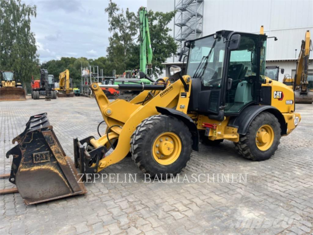 CAT 906M Naudoti ratiniai krautuvai