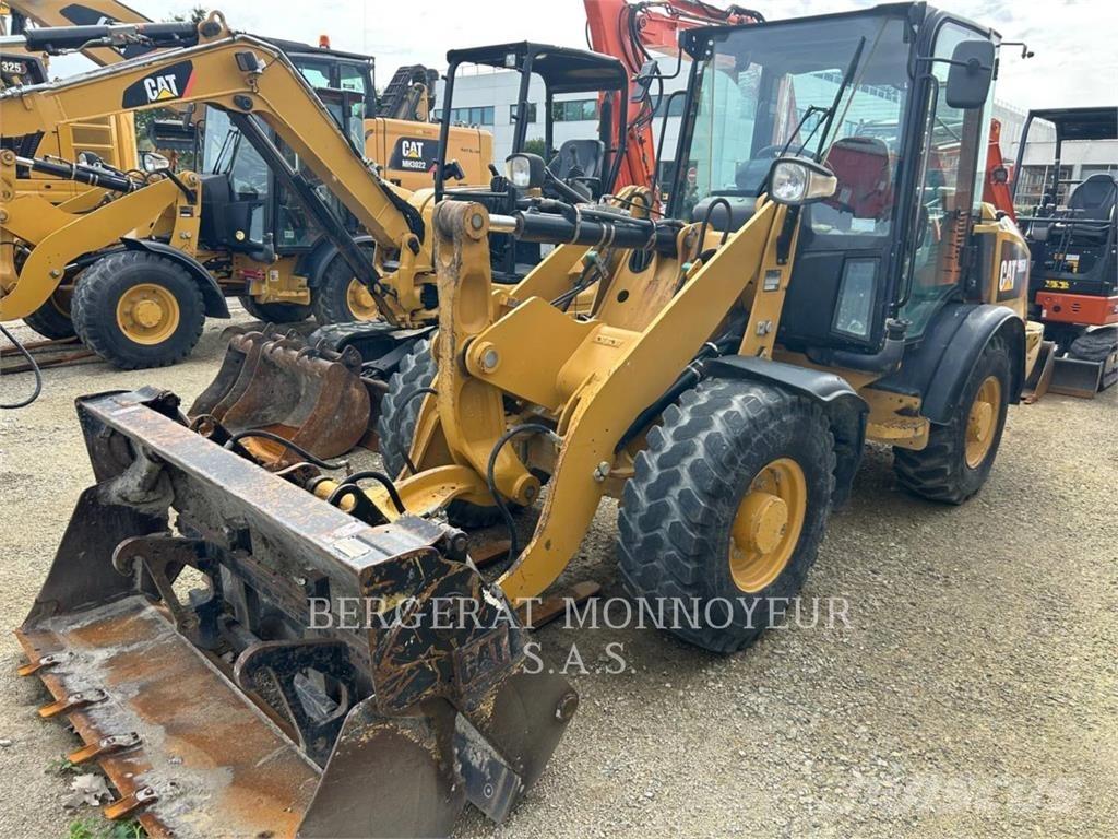 CAT 906M Naudoti ratiniai krautuvai