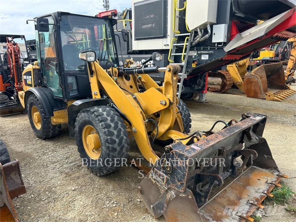 CAT 906M Naudoti ratiniai krautuvai