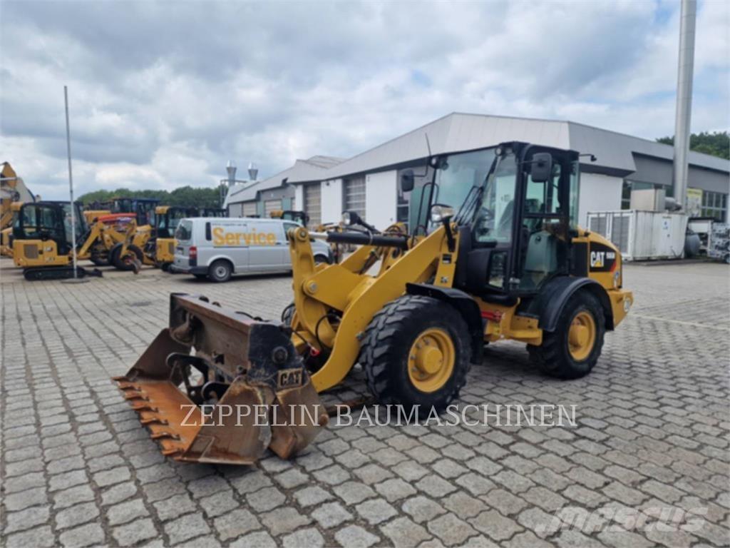 CAT 906M Naudoti ratiniai krautuvai
