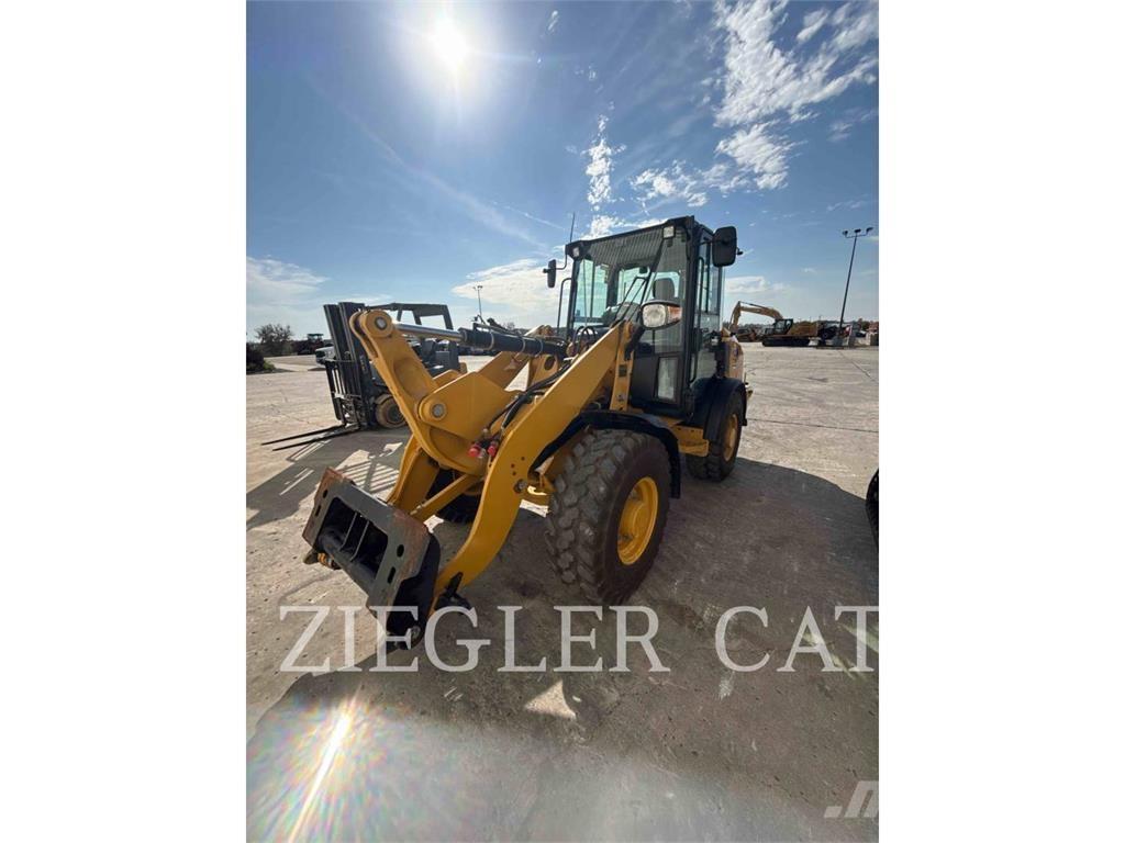 CAT 906M Naudoti ratiniai krautuvai