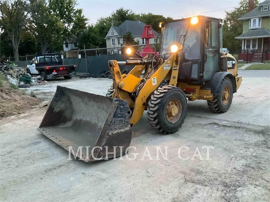 CAT 906M AR Naudoti ratiniai krautuvai
