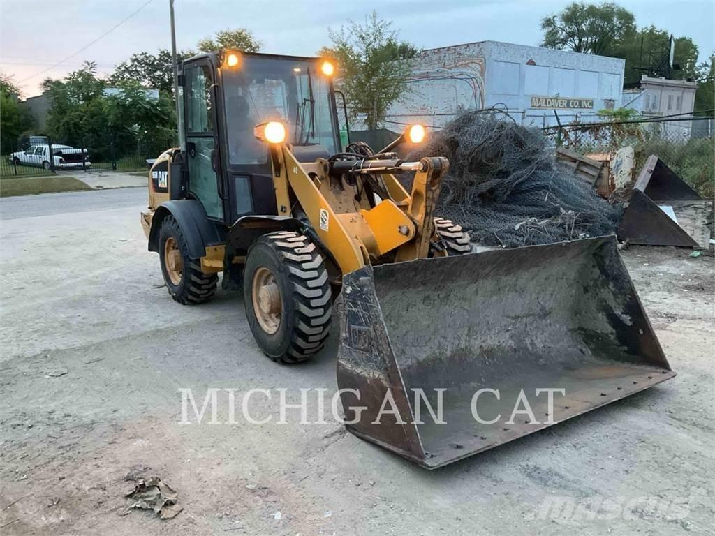 CAT 906M AR Naudoti ratiniai krautuvai