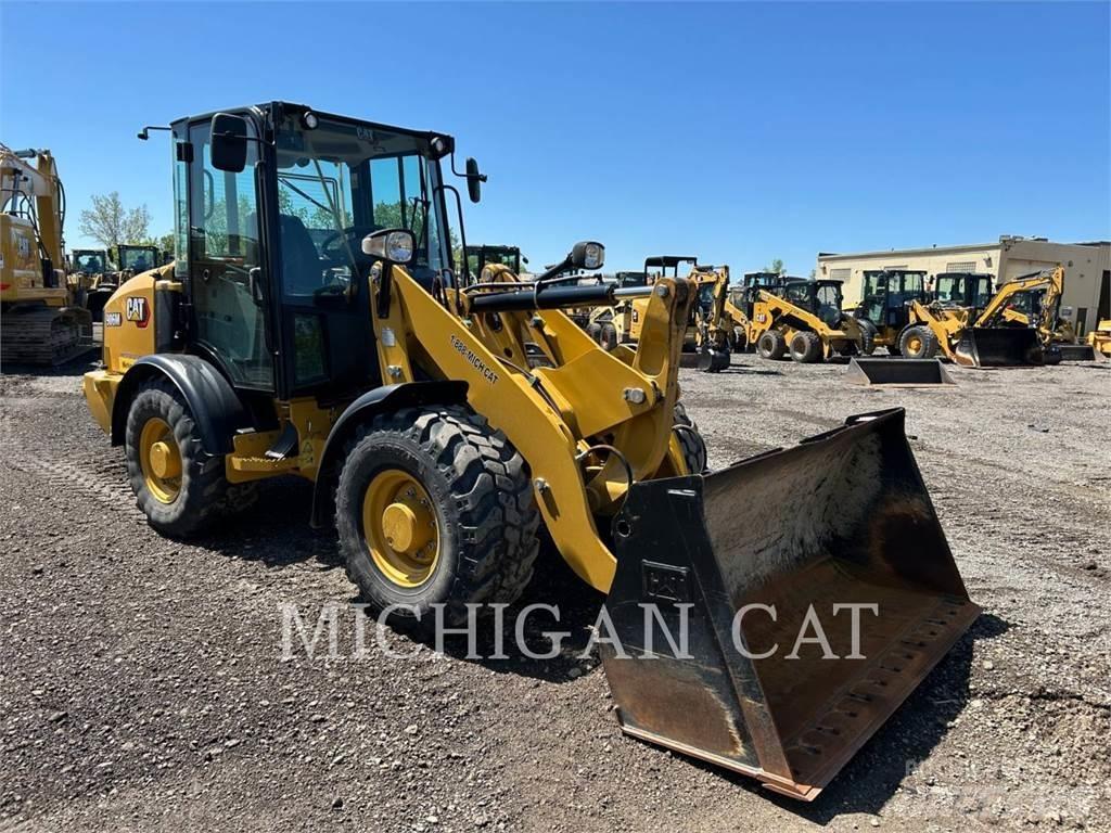 CAT 906M C Naudoti ratiniai krautuvai