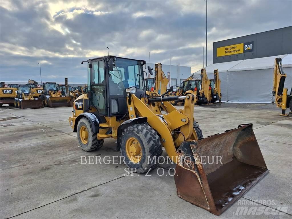 CAT 907M Naudoti ratiniai krautuvai