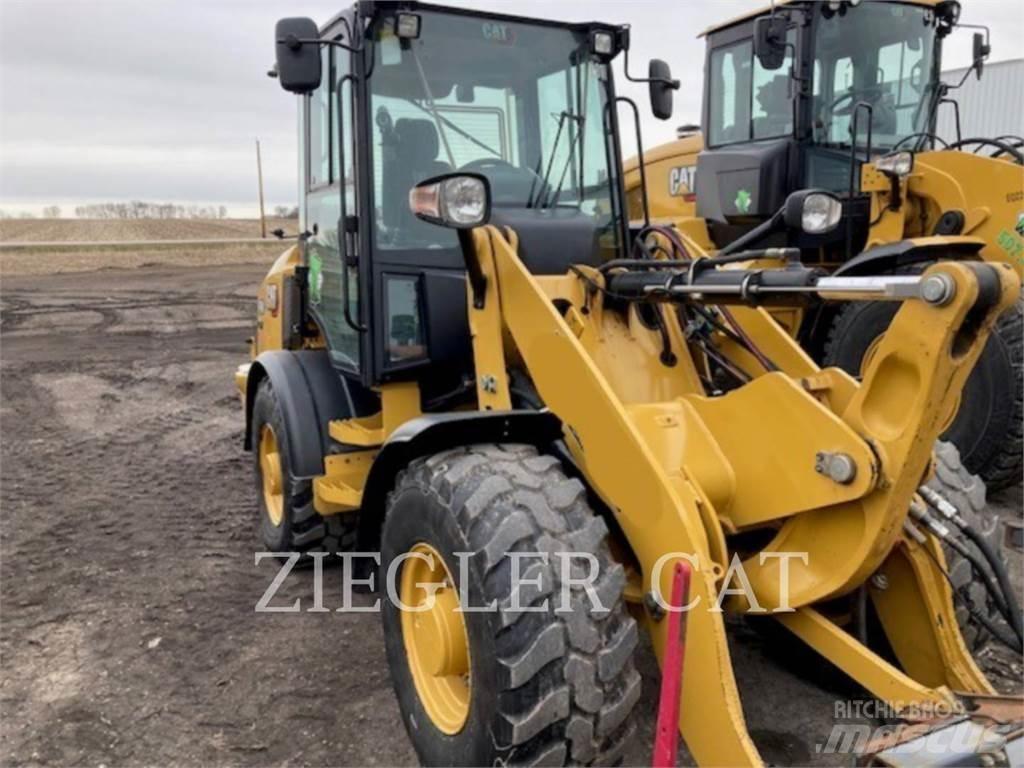 CAT 907M Naudoti ratiniai krautuvai
