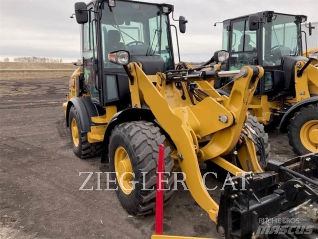 CAT 907M Naudoti ratiniai krautuvai