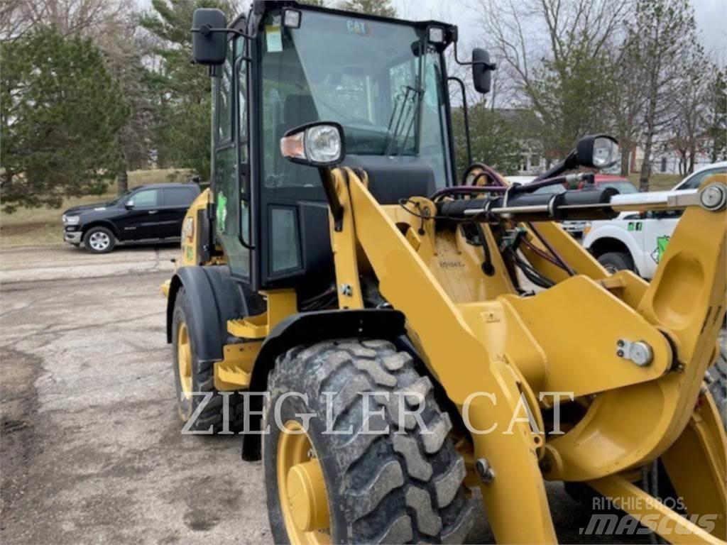 CAT 907M Naudoti ratiniai krautuvai
