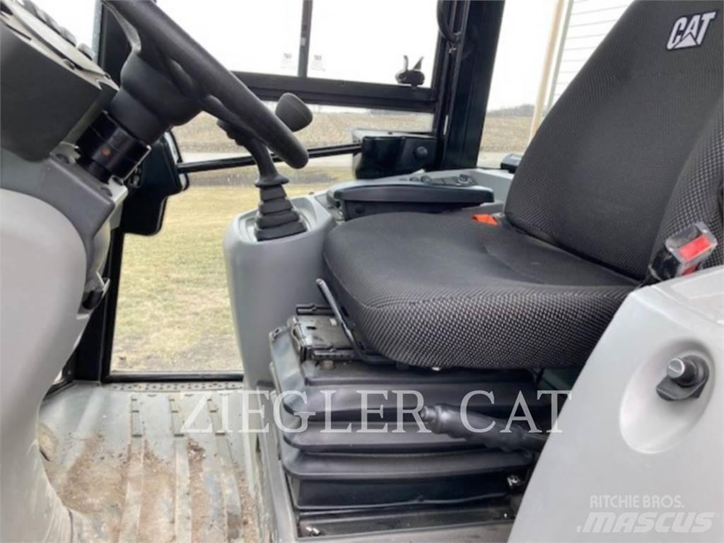 CAT 907M Naudoti ratiniai krautuvai