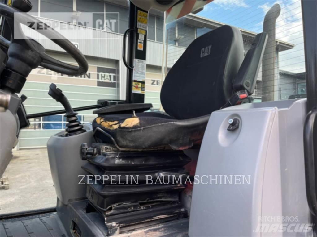 CAT 907M Naudoti ratiniai krautuvai