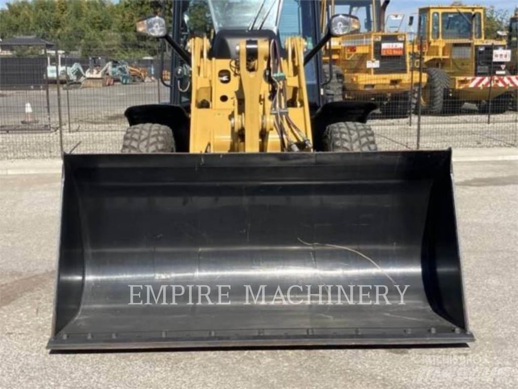 CAT 907M Naudoti ratiniai krautuvai