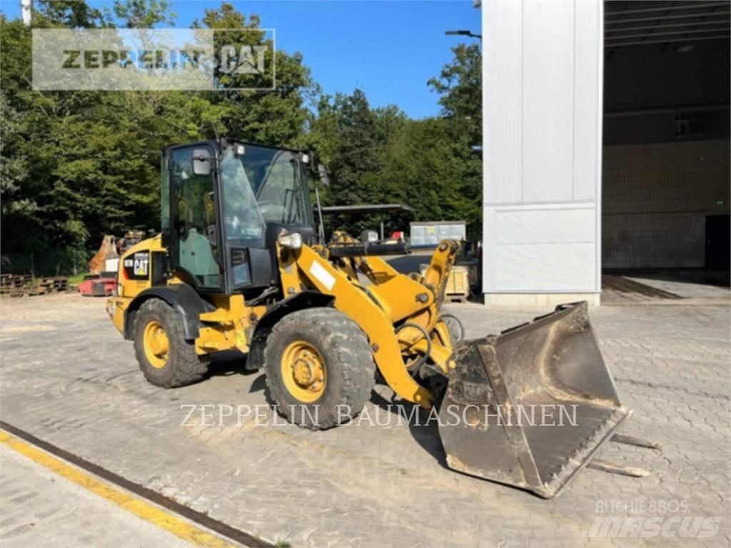 CAT 907M Naudoti ratiniai krautuvai