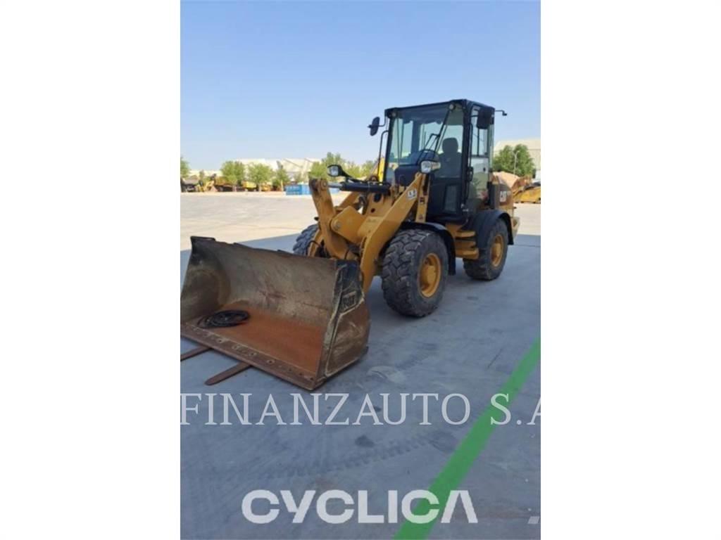 CAT 907M Naudoti ratiniai krautuvai
