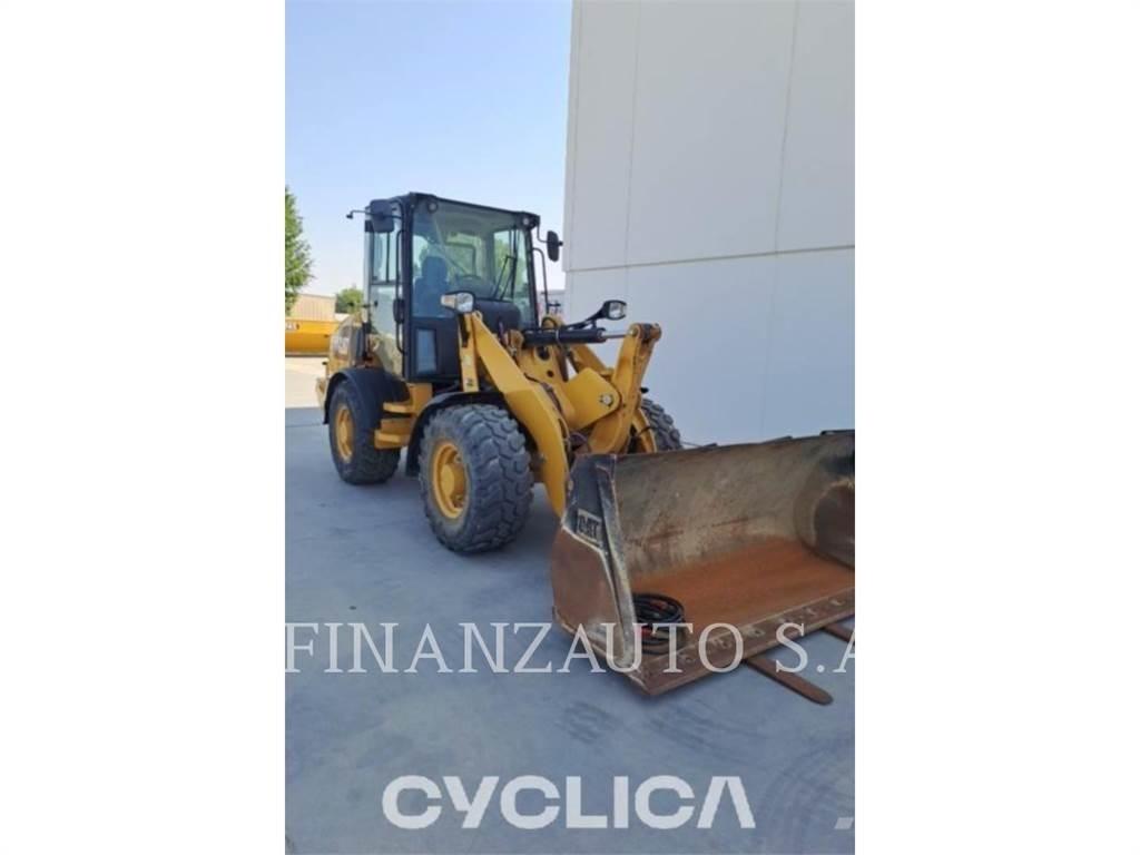 CAT 907M Naudoti ratiniai krautuvai