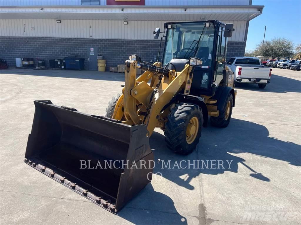 CAT 907M Naudoti ratiniai krautuvai