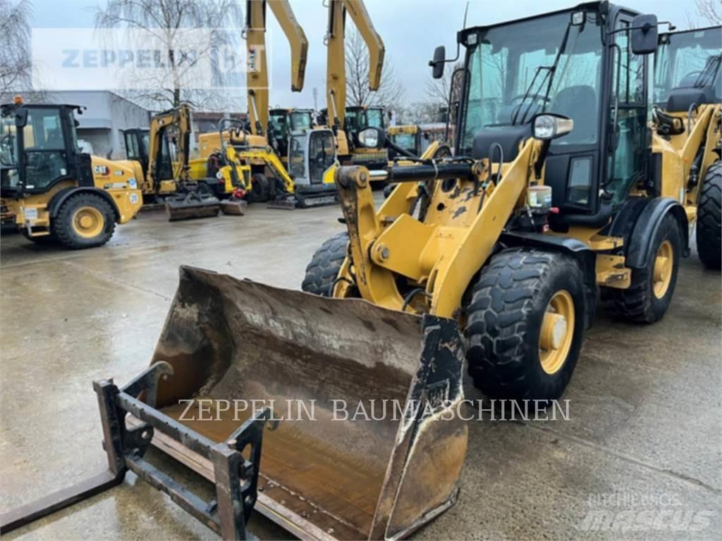 CAT 907M Naudoti ratiniai krautuvai