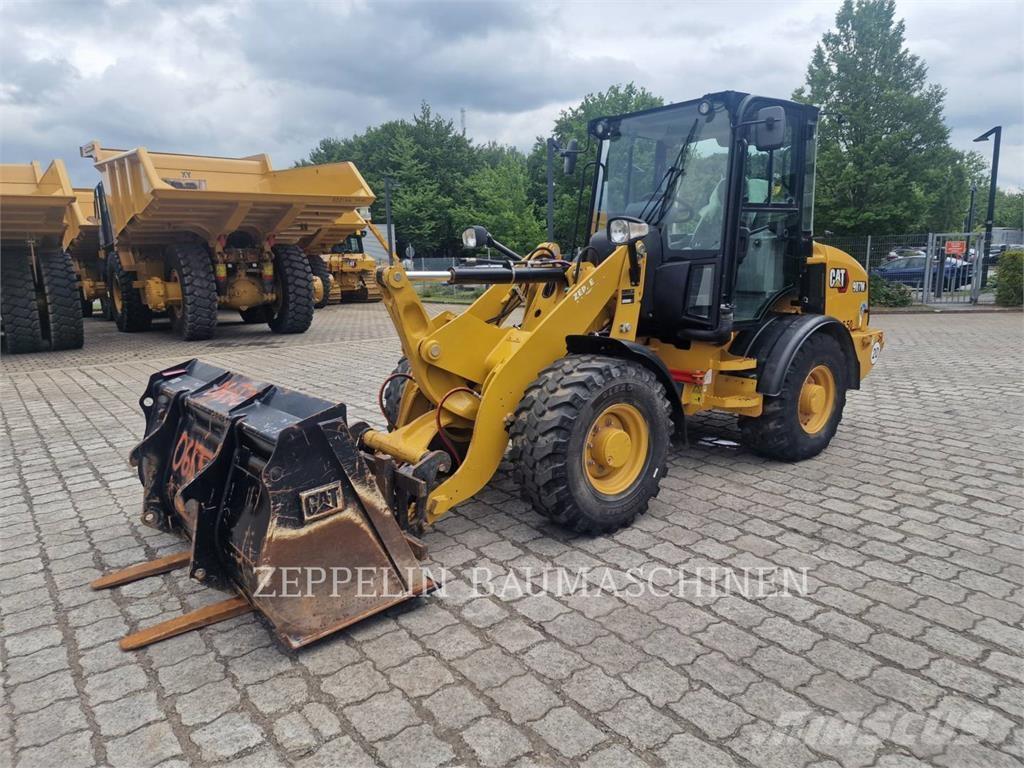CAT 907M Naudoti ratiniai krautuvai
