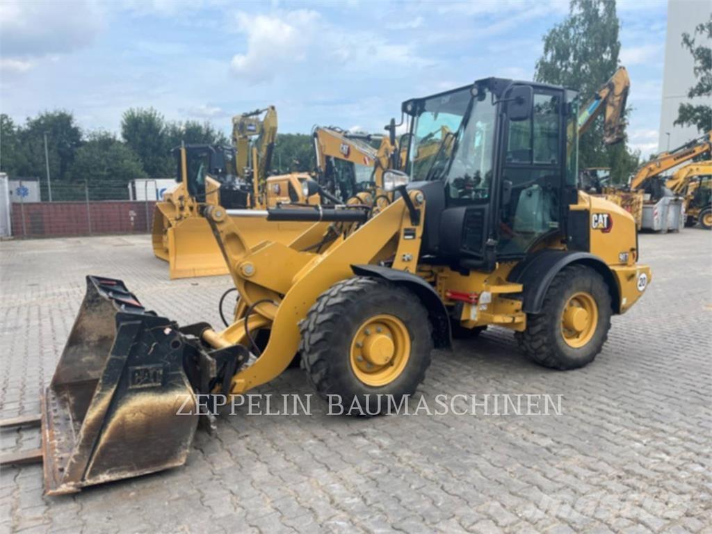CAT 907M Naudoti ratiniai krautuvai