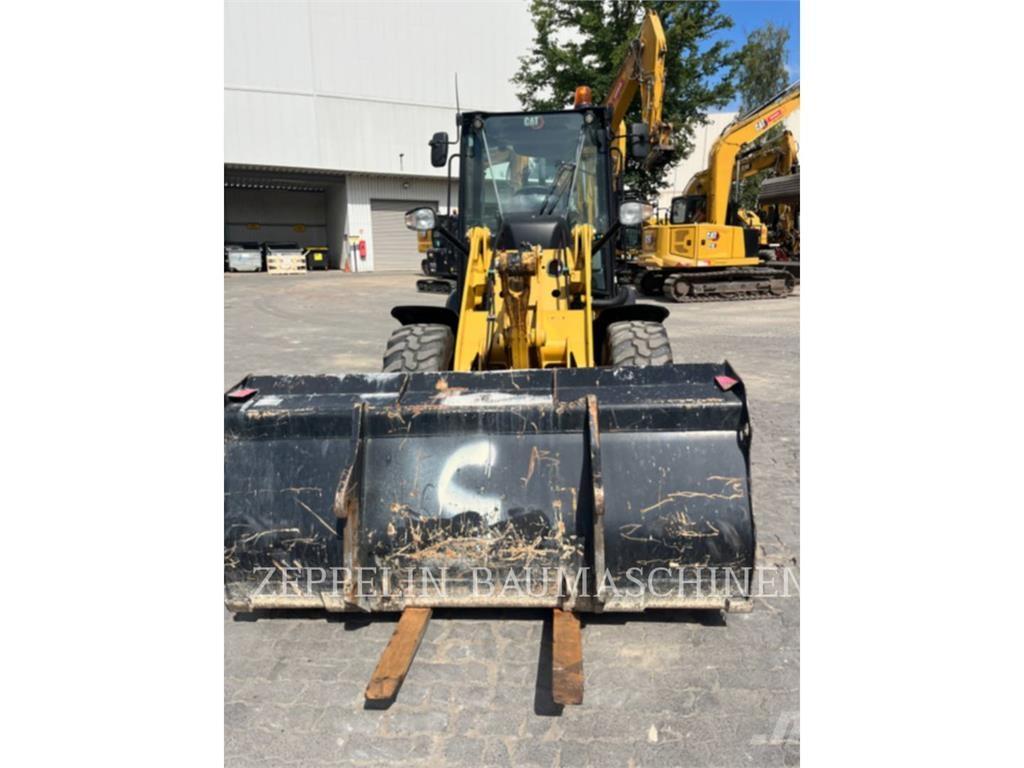 CAT 907M Naudoti ratiniai krautuvai