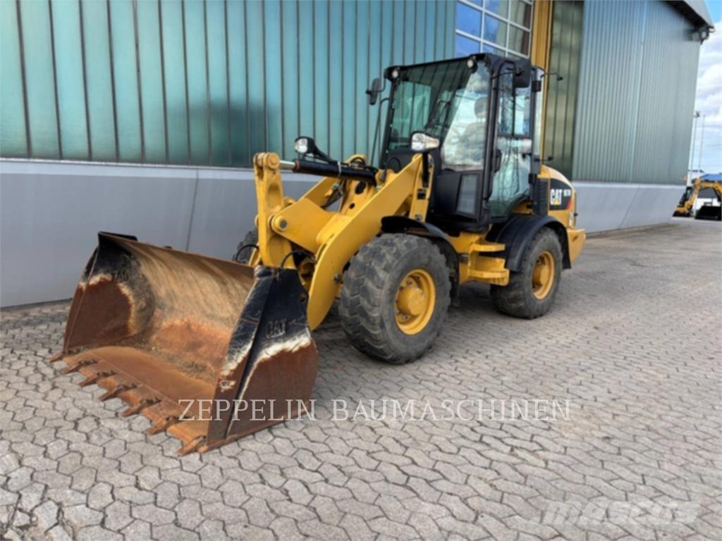 CAT 907M Naudoti ratiniai krautuvai