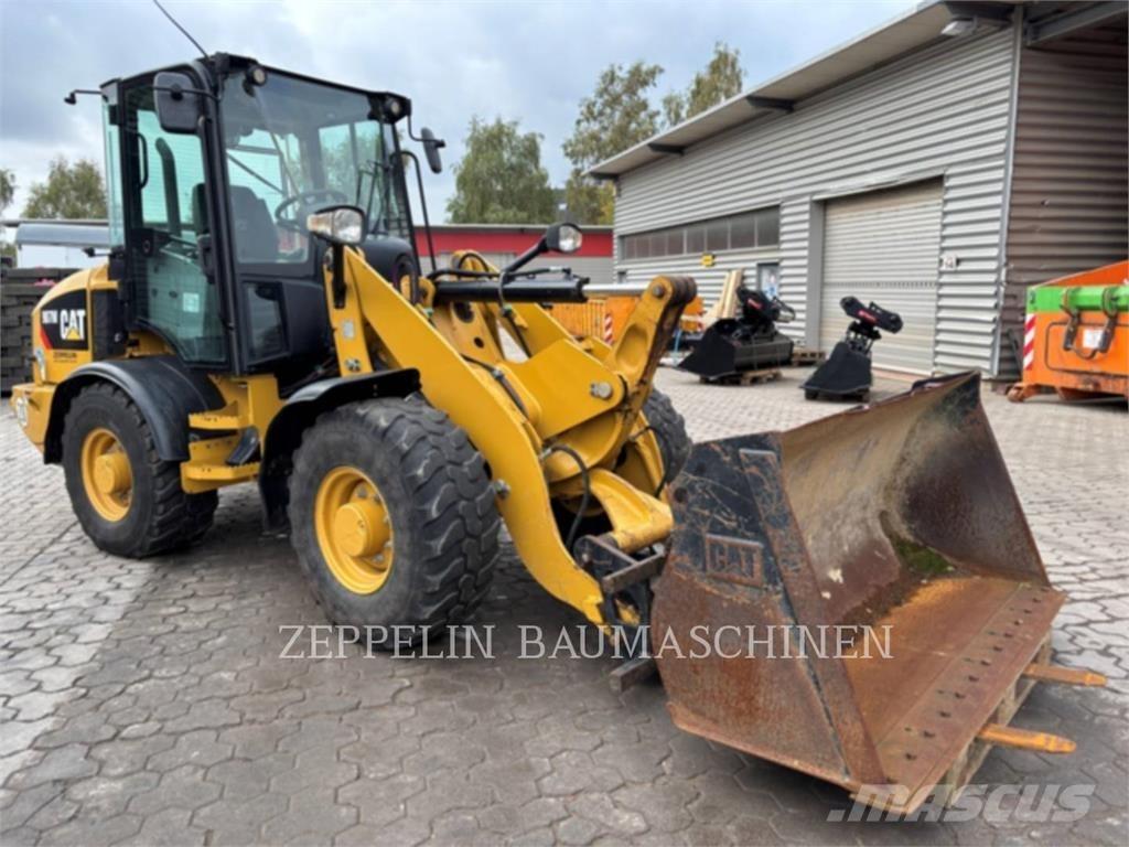CAT 907M Naudoti ratiniai krautuvai